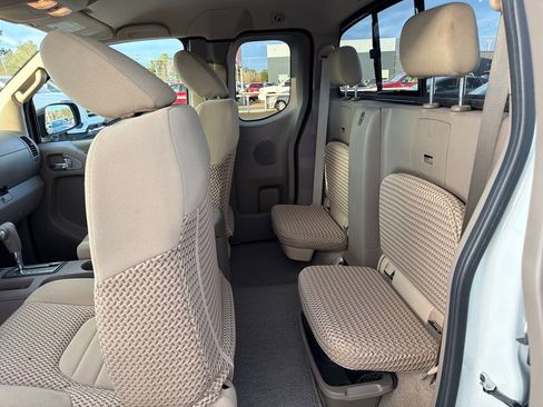 Used 2017 Nissan Frontier SV image 24