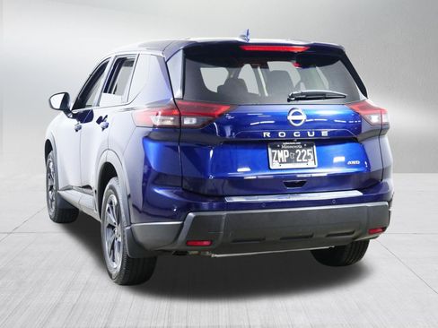 Used 2025 Nissan Rogue SV AWD/4WD image 5