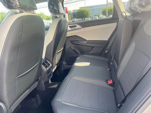 New 2025 Volkswagen Taos SE image 17