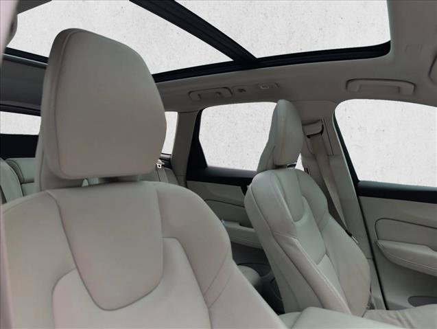 Used 2023 Volvo XC60 B5 Plus w/ Protection Package Premier FWD image 25
