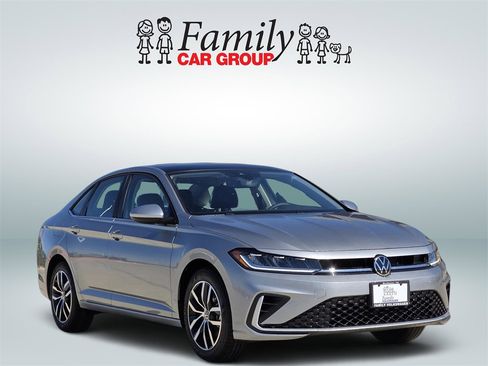 New 2026 Volkswagen Jetta SE image 2