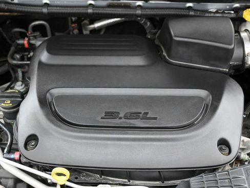 Used 2023 Chrysler Voyager LX FWD image 39