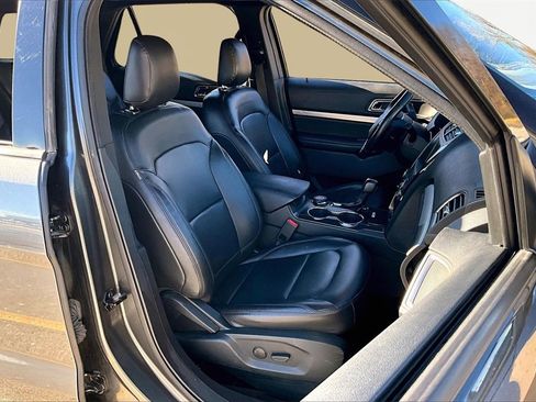 Used 2019 Ford Explorer XLT w/ Equipment Group 202A image 7