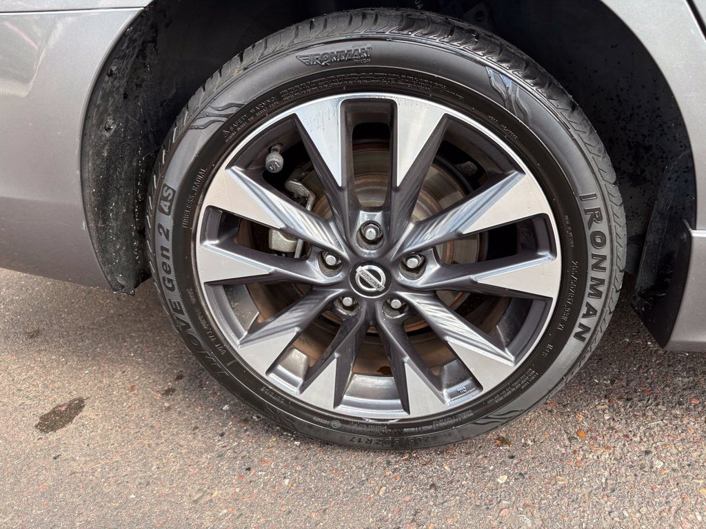 Used 2018 Nissan Sentra SR w/ Premium Package (P02) FWD image 5