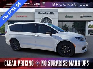 New 2026 Chrysler Pacifica Select w/ S Appearance Package FWD video 1