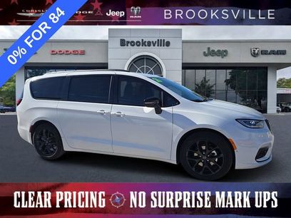 New 2026 Chrysler Pacifica Select w/ S Appearance Package