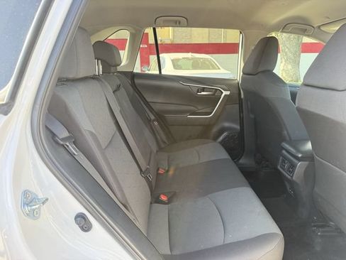Used 2025 Toyota RAV4 XLE FWD image 31