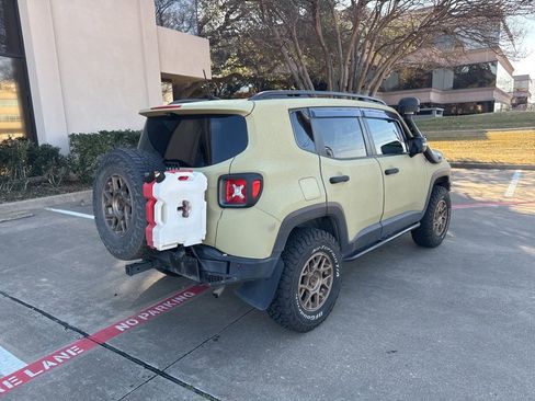 Used 2018 Jeep Renegade Trailhawk image 10