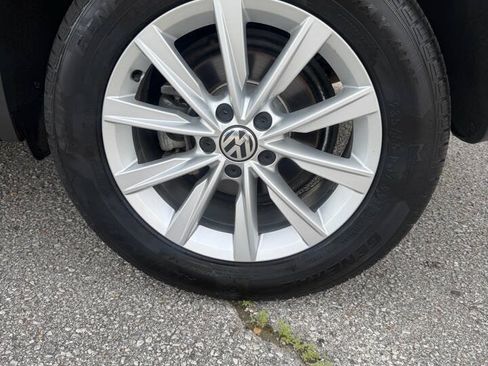 Used 2018 Volkswagen Tiguan Limited FWD image 23