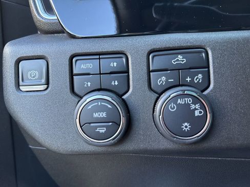 Used 2023 Chevrolet Silverado 1500 LT w/ Z71 Off-Road Package image 46