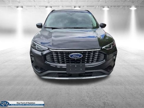 Used 2024 Ford Escape Platinum AWD/4WD image 2