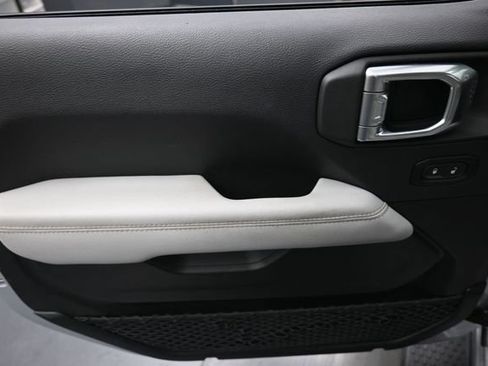 Used 2023 Jeep Wrangler Unlimited Sahara AWD/4WD image 9
