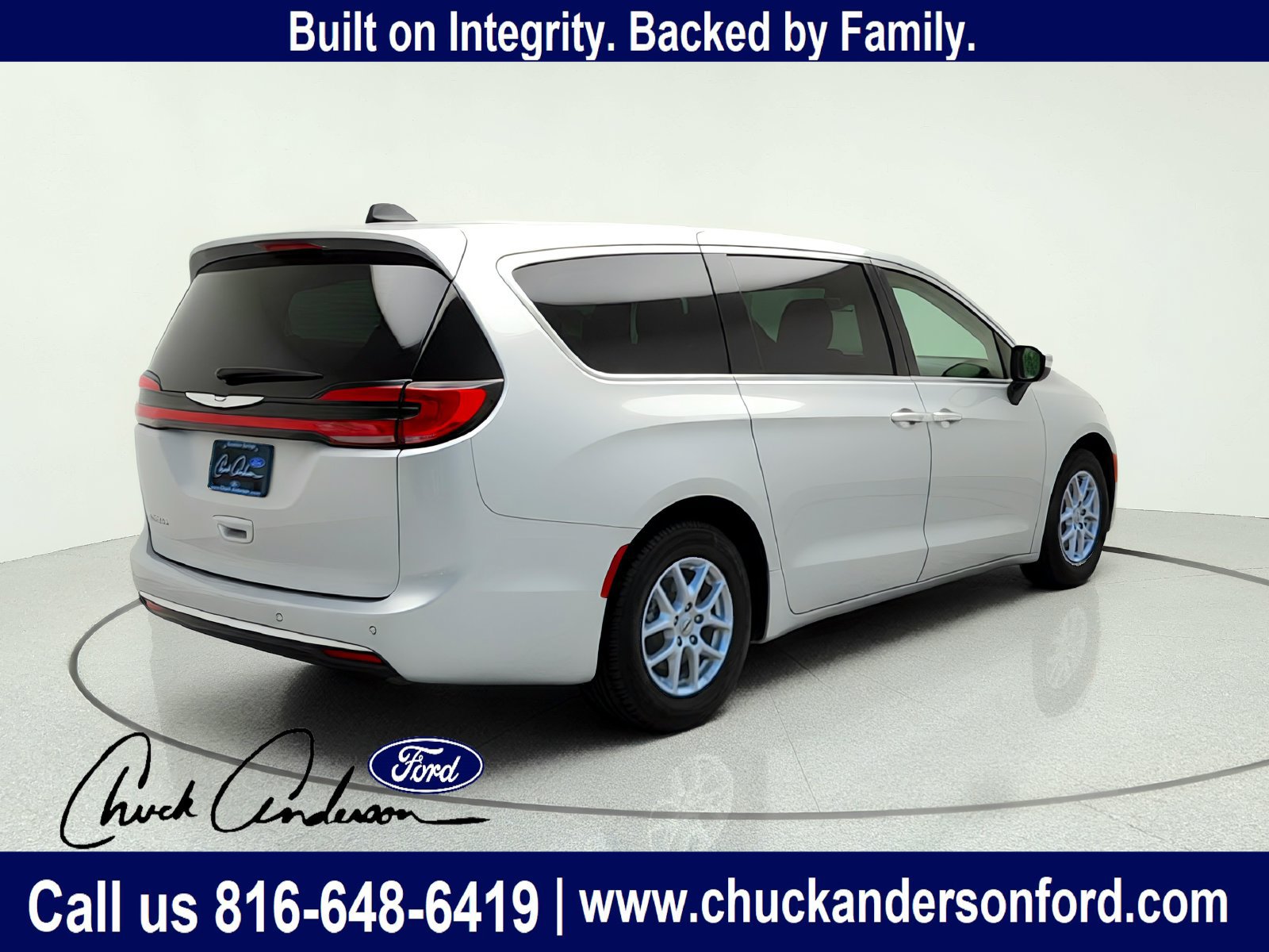 Used 2023 Chrysler Pacifica Touring-L FWD image 7