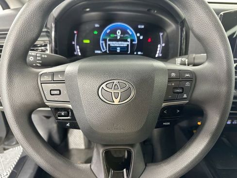 Used 2025 Toyota Camry LE image 19