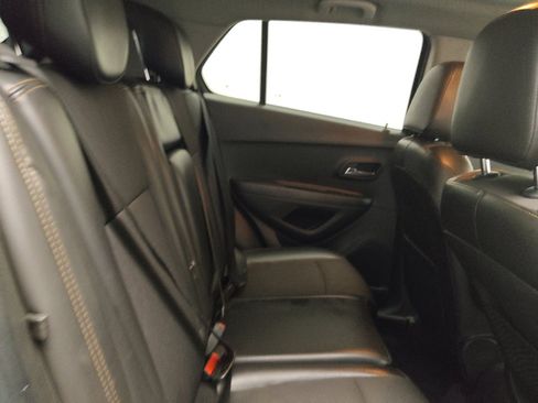Used 2020 Chevrolet Trax LT w/ LT Convenience Package FWD image 19