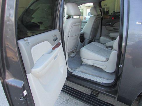 Used 2010 GMC Yukon XL SLT image 19