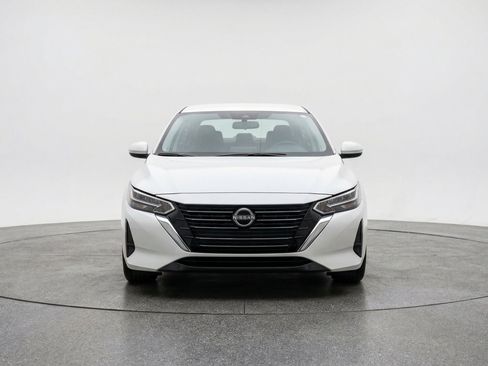 Used 2025 Nissan Sentra SV FWD image 2