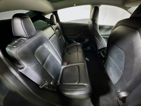Used 2021 Tesla Model Y Long Range image 24