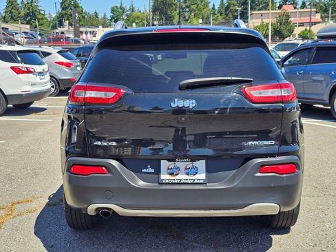 Used 2017 Jeep Cherokee Limited AWD/4WD image 7