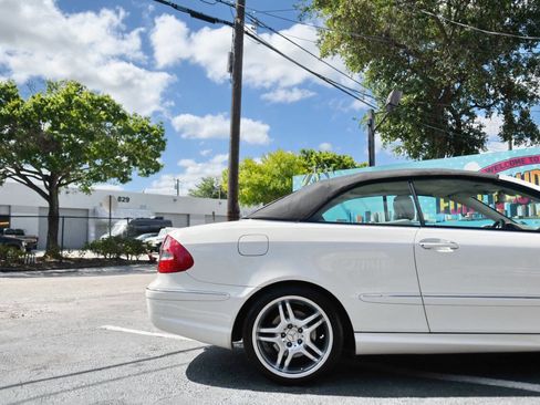 Used 2008 Mercedes-Benz CLK 550 Cabriolet image 28