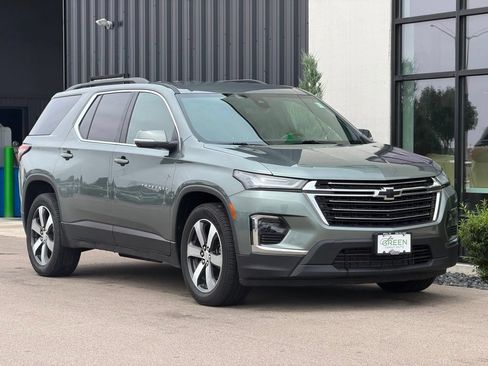 Used 2022 Chevrolet Traverse LT w/ LT Premium Package AWD/4WD image 4