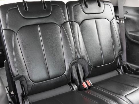 Used 2023 Jeep Grand Cherokee L Limited image 21