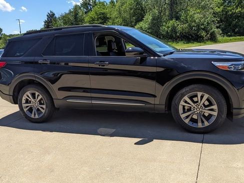 Used 2024 Ford Explorer XLT w/ Equipment Group 202A AWD/4WD image 2