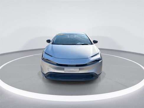 Used 2024 Toyota Prius LE FWD image 3