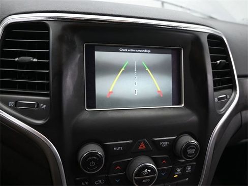 Used 2018 Jeep Grand Cherokee Laredo image 35
