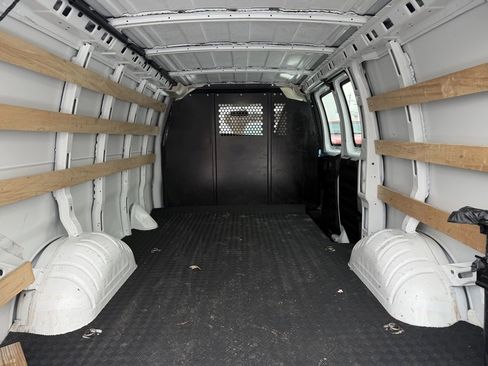 Used 2024 Chevrolet Express 2500 Work Van w/ Driver Convenience Package image 11