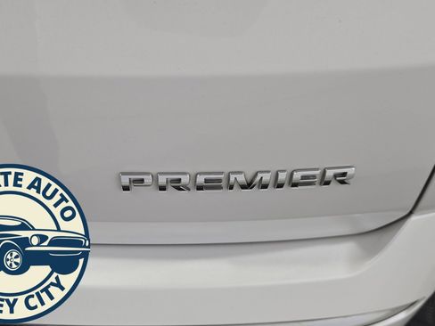 Used 2021 Chevrolet Traverse Premier image 34
