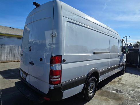 Used 2014 Mercedes-Benz Sprinter 2500 image 10