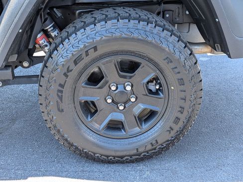 Used 2022 Jeep Gladiator Mojave AWD/4WD image 9
