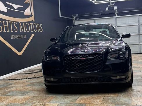 Used 2023 Chrysler 300 S RWD image 3
