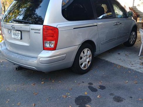 Used 2007 Hyundai Entourage SE image 2