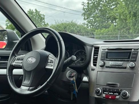 Used 2012 Subaru Outback 2.5i Limited w/ Moonroof Pkg AWD/4WD image 3