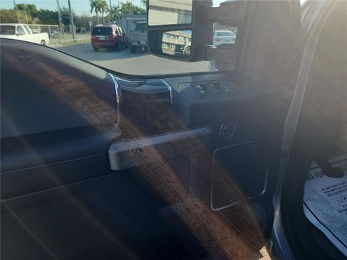 Used 2022 Ford F250 Platinum w/ Tremor Off-Road Package image 16
