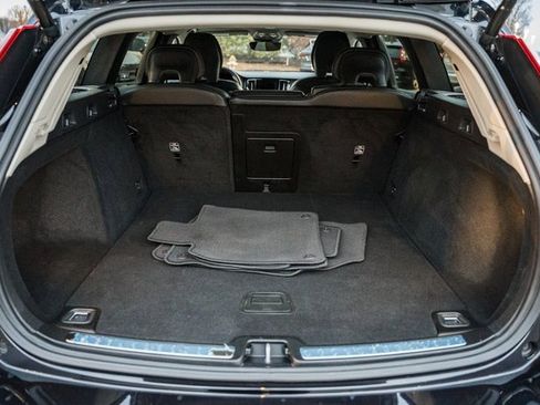 Used 2023 Volvo V60 B5 Cross Country Plus image 10