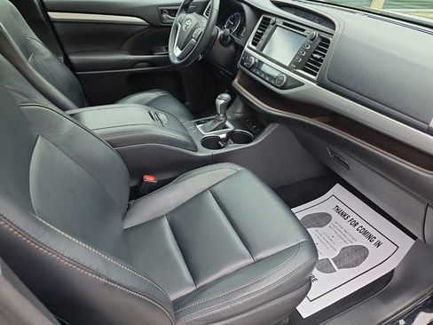 Used 2016 Toyota Highlander XLE AWD/4WD image 18