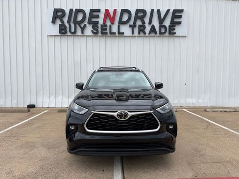 Used 2024 Toyota Highlander XLE FWD image 10