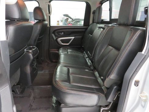 Used 2017 Nissan Titan SL w/ SL Towing Convenience Package image 12