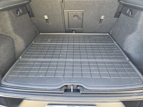 Used 2025 Volvo XC40 B5 Core w/ Protection Package Premier image 42