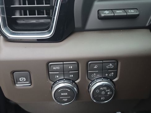 New 2026 GMC Sierra 3500 Denali w/ Technology Package image 21