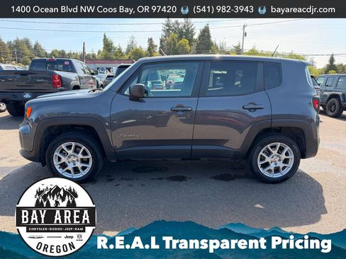 Used 2023 Jeep Renegade Latitude AWD/4WD image 3
