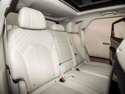Used 2021 Bentley Bentayga image 15