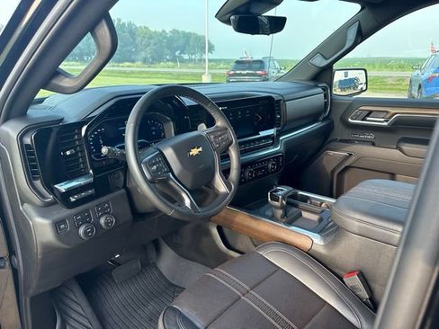 Used 2024 Chevrolet Silverado 1500 High Country w/ Technology Package AWD/4WD image 12