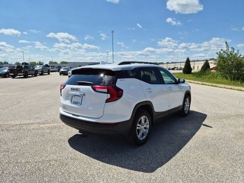 Used 2024 GMC Terrain SLE w/ Driver Convenience Package FWD image 6