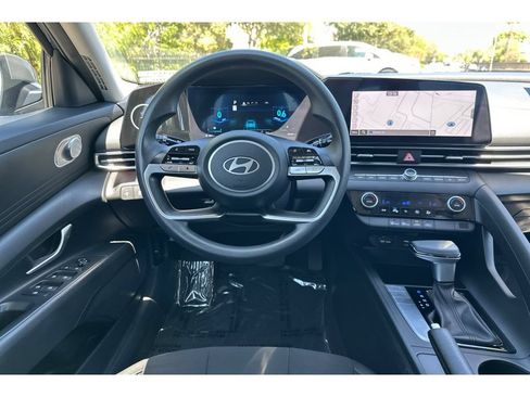 Used 2024 Hyundai Elantra SEL FWD image 16