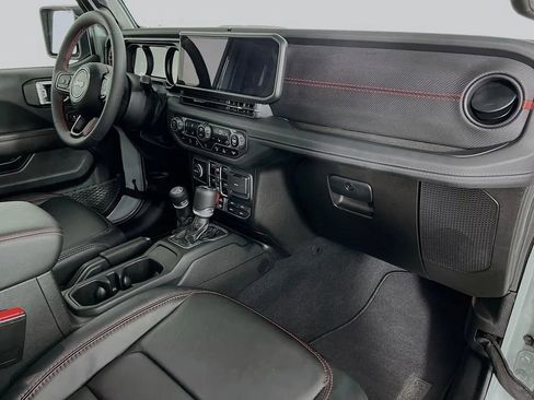 Used 2024 Jeep Wrangler Unlimited Rubicon w/ Technology Group image 29