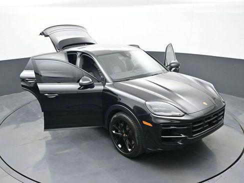 Certified 2024 Porsche Cayenne Coupe AWD/4WD image 33